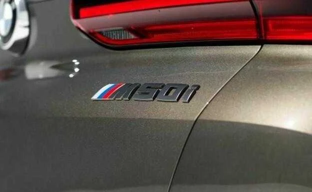 Pilko Bagažo Ženklo M50i BMW X6 G06 51148093716
