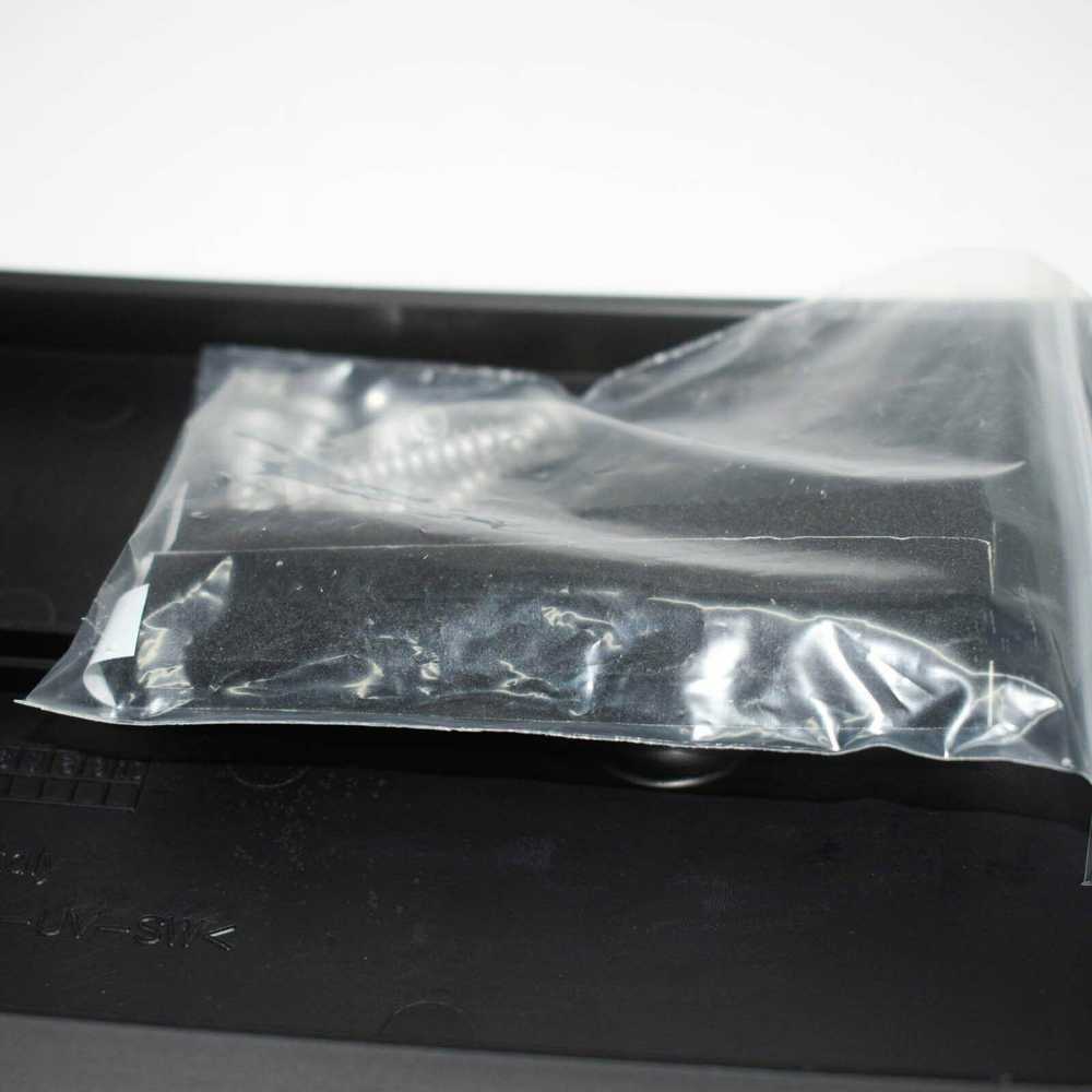 PORSCHE BOXSTER 981 Priekinio bamperio valstybinio numerio laikiklis 981701051001E0 NEW GENUINE