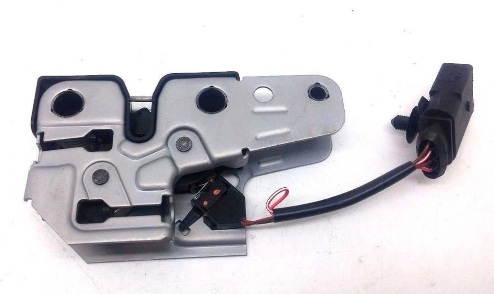 Porsche Cayenne 955 ir 957 variklio dangčio užraktas 2003-2010 - 95551150902