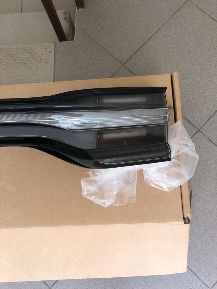 Porsche Macan 2019 Trunk Center Tail Light Originalus 95B945208PY