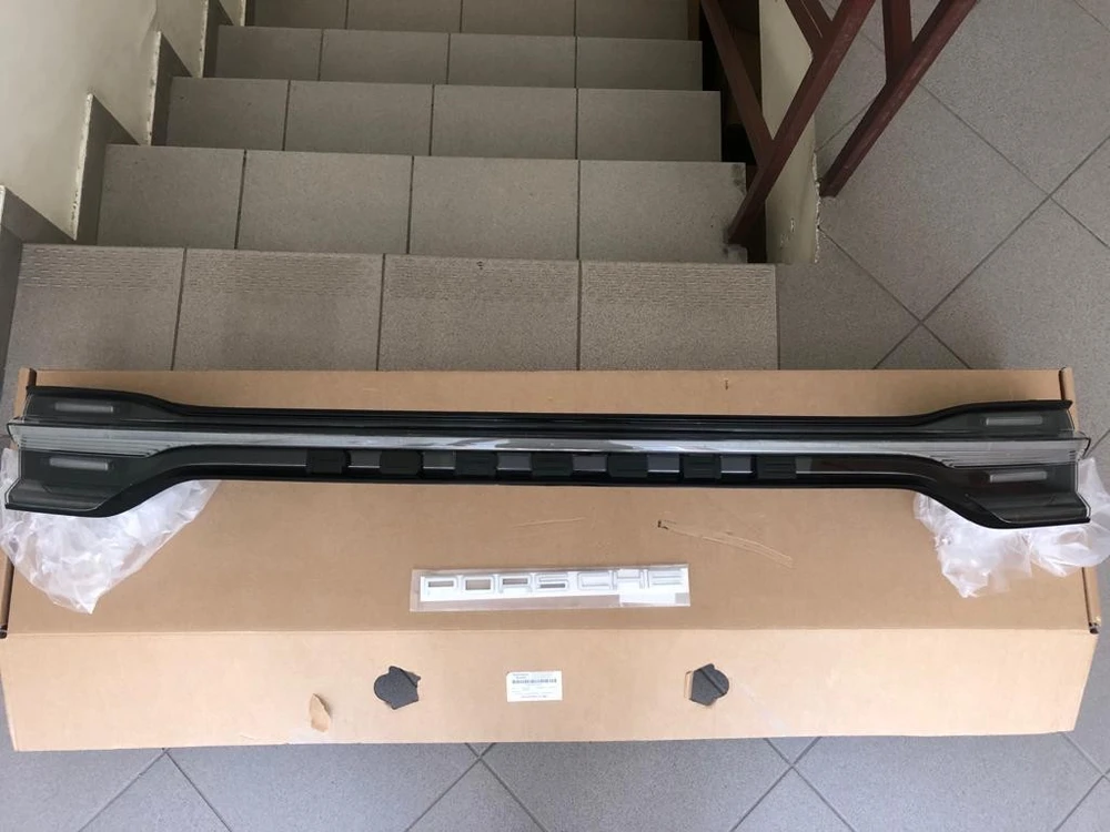 Porsche Macan 2019 Trunk Center Tail Light Originalus 95B945208PY