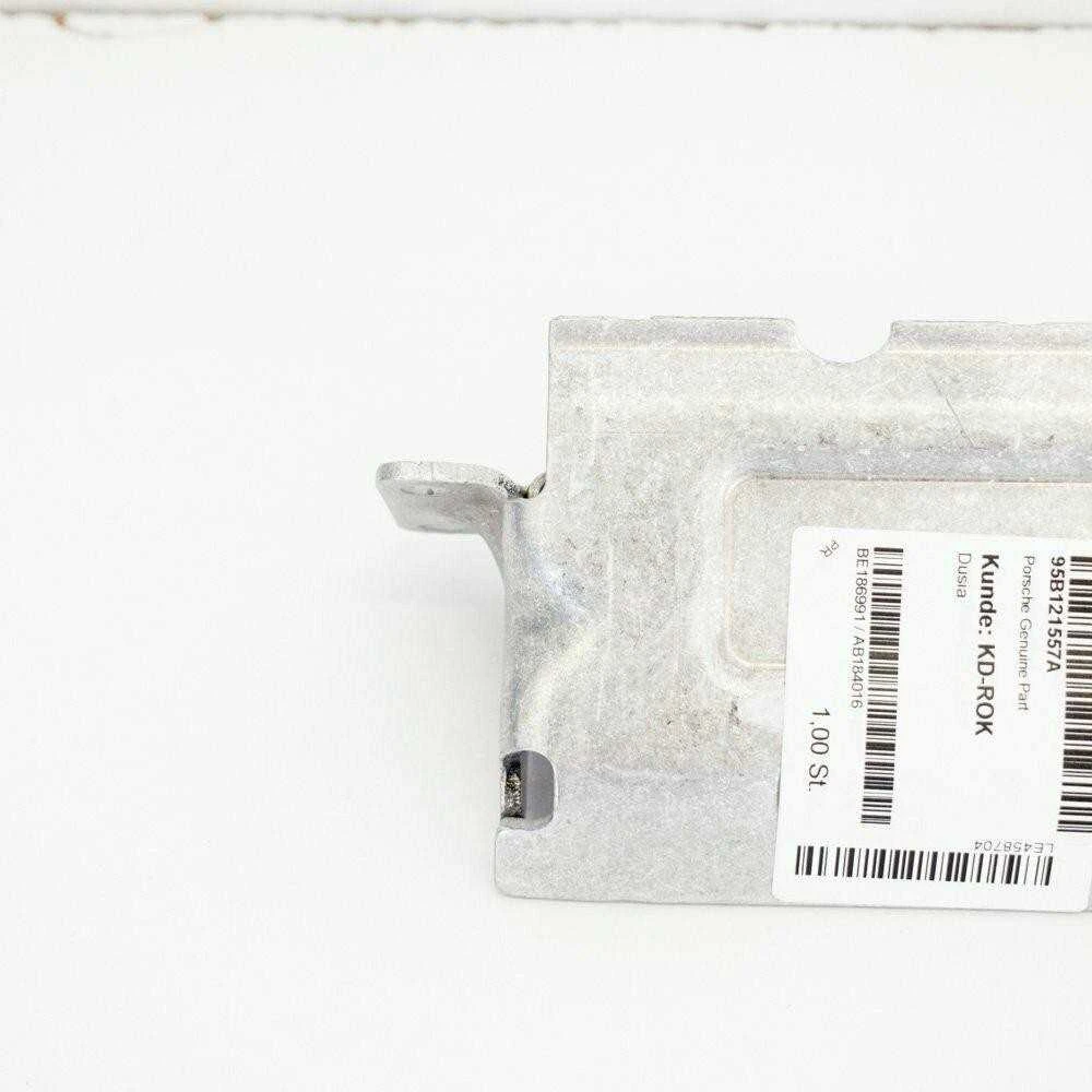 Porsche macan 95B Variklio apsauga 95B121557A NAUJA ORIGINALI