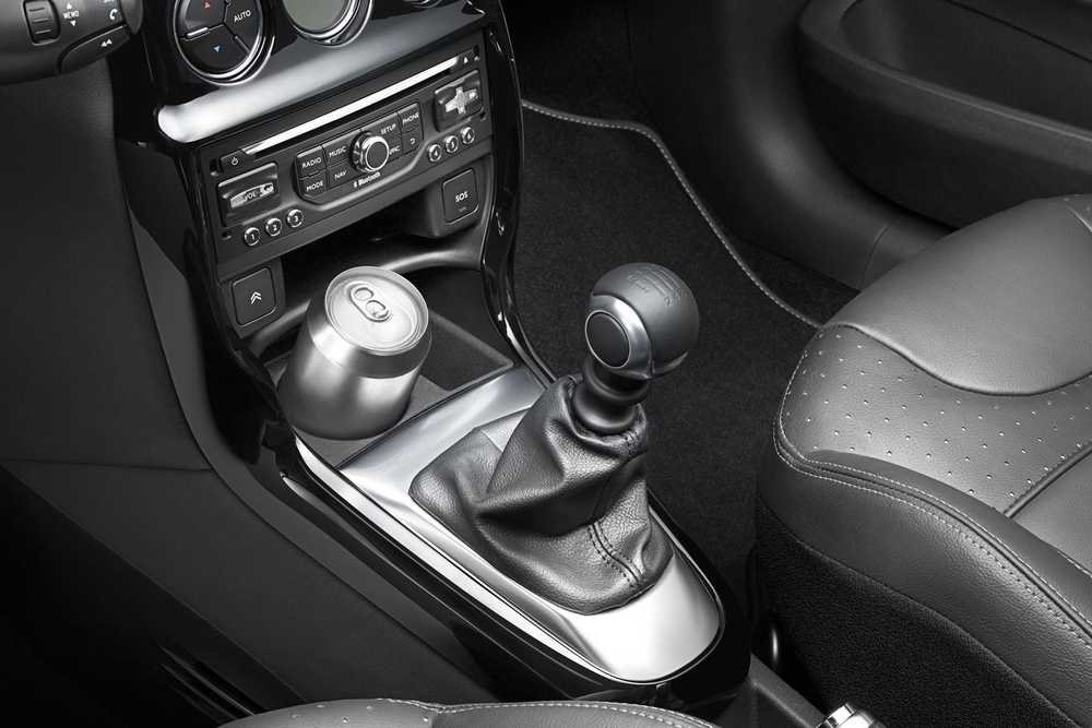 Psa Parts Originalus Citroen C3 DS3 priekinis centrinis puodelių laikiklis / peleninė. 9425E4 NAUJAS OEM