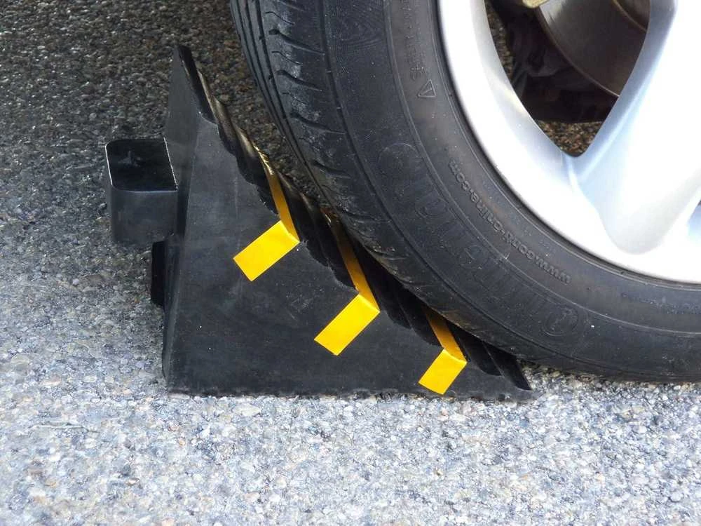 SNS SAFETY LTD Tvirtas guminis ratas užtvaras, Juodas Geltonas, 25x16x19 cm (2 vnt.)