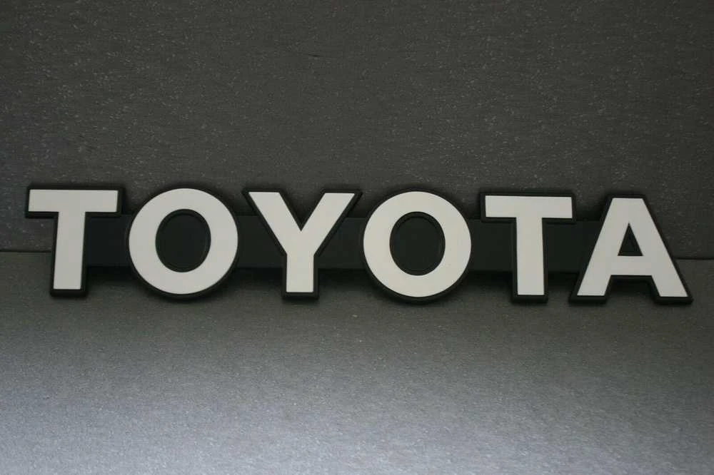 TOYOTA Land Cruiser 70 priekinės grotelės ženkliukas su logotipu Monogramme Genuine 75311-90K00