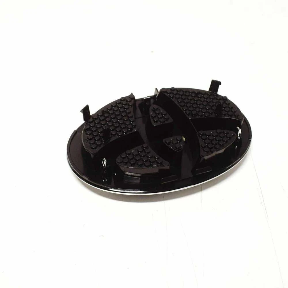 TOYOTA YARIS XP150 priekinės radiatoriaus grotelės emblema originali 7531102140