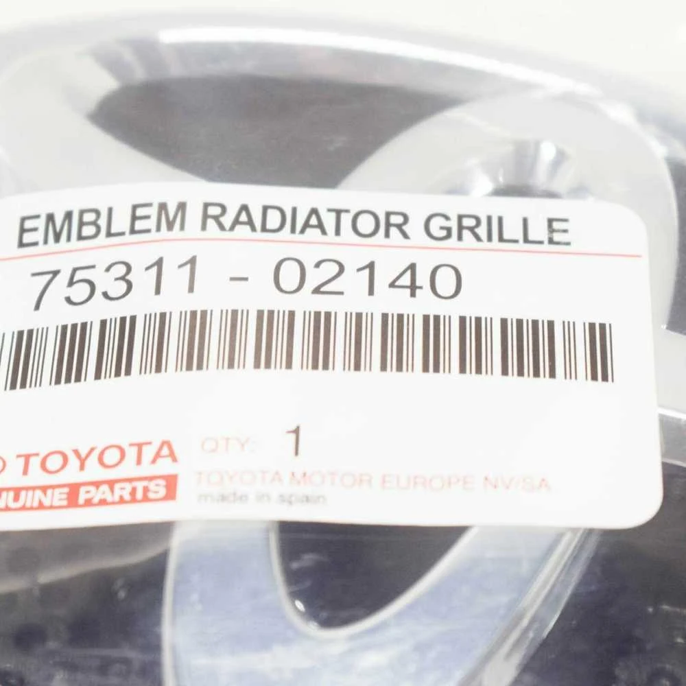 TOYOTA YARIS XP150 priekinės radiatoriaus grotelės emblema originali 7531102140