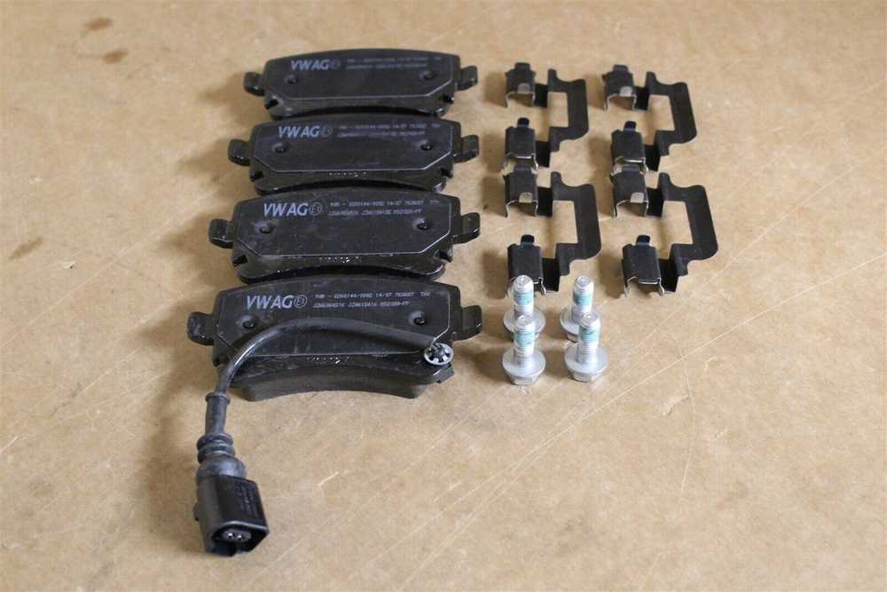 VAG 1 Stabdžių Trinkelių Rinkinys Diskiniams Stabdžiams Volkswagen Transporter Kombi 2003-2015 Originalus JZW698451K