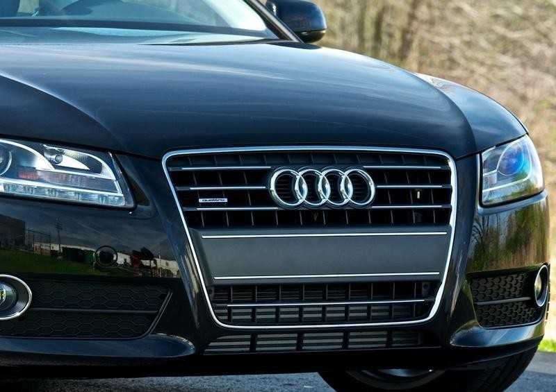 Vag Akmens Pilkos Spalvos Valstybinio Numerio Zenklo Apdaila Audi A4 A5 Originalus 8K08072871QP