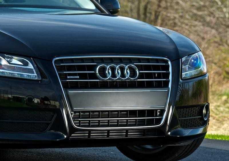 Vag Akmens Pilkos Spalvos Valstybinio Numerio Zenklo Apdaila Audi A4 A5 Originalus 8K08072871QP