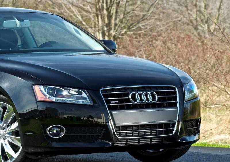 Vag Akmens Pilkos Spalvos Valstybinio Numerio Zenklo Apdaila Audi A4 A5 Originalus 8K08072871QP