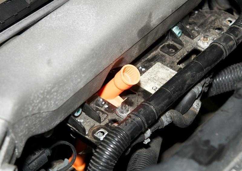 Vag alyvos matuoklio piltuvėlis Golf Jetta Passat 06A103663B