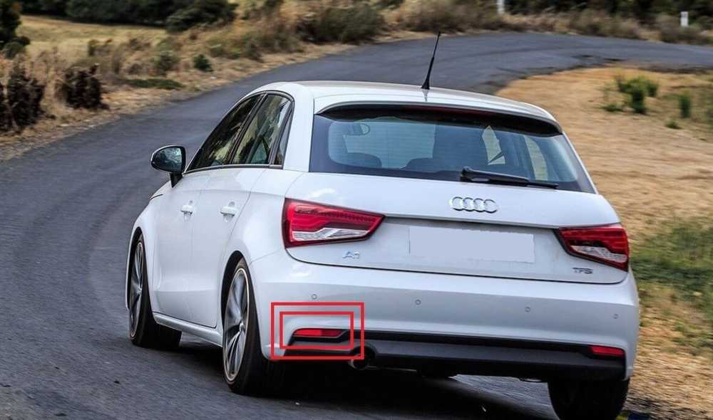 VAG AUDI A1 2015-2018 Galinis bamperis kairės pusės N/S žibinto atšvaitas originalus 8XA945105