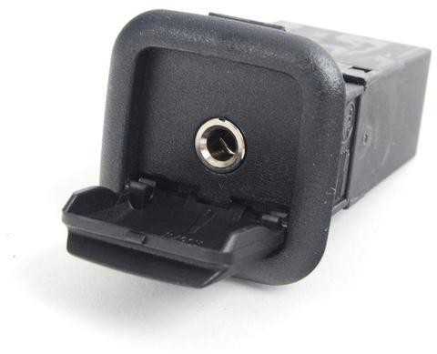 VAG AUDI A1 A1 A3 A4 A4 A5 A6 Q3 Q5 pagalbinis lizdas Aux originalus 8J0035475
