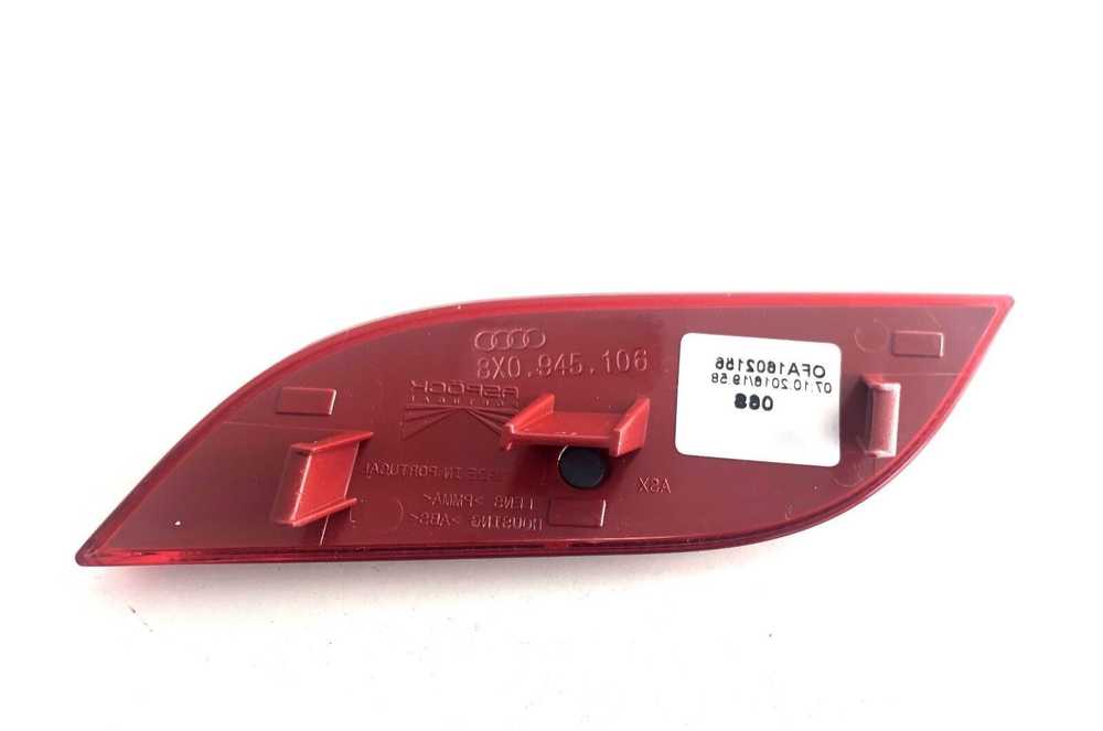 VAG Audi A1 Galinis dešinysis bamperio apatinis atšvaitas originalus 8X0945106