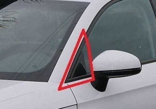 VAG AUDI A1 priekinių durelių kampų apdailos dangtelis blizgiai juodas kairėje N/S originalus 8X4837637E