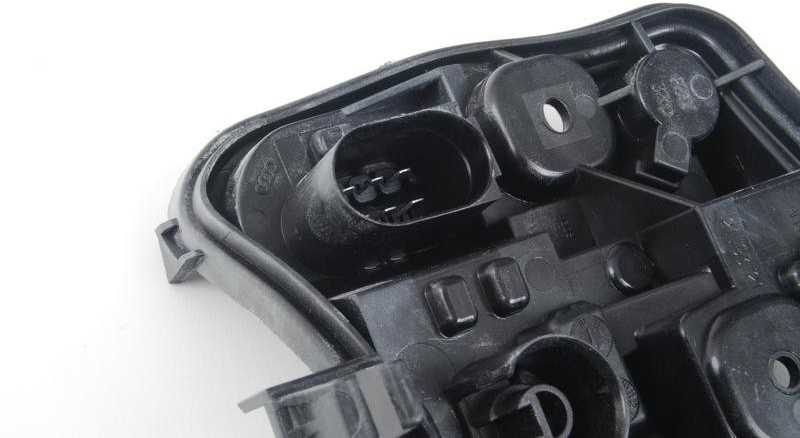 VAG Audi A3 8P Sportback Žibinto laikiklis galinis kairysis išorinis originalus 8P4945257D