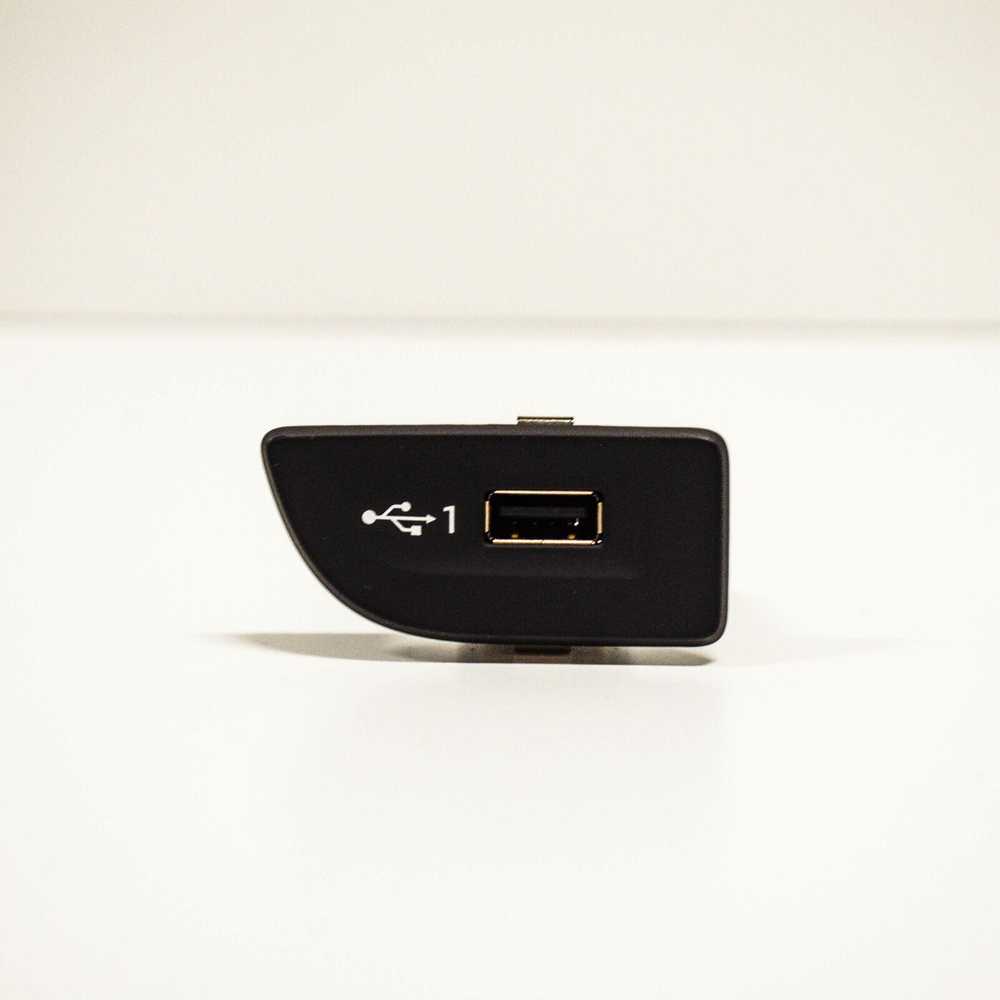 VAG Audi A3 8V Audio pagalbinė lizdo sąsaja Usb prievadas LHD originalus 8V1035726