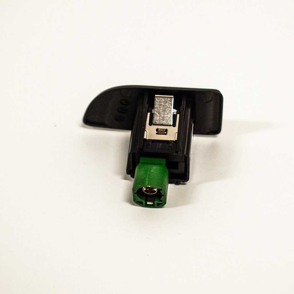 VAG Audi A3 8V Audio pagalbinė lizdo sąsaja Usb prievadas LHD originalus 8V1035726