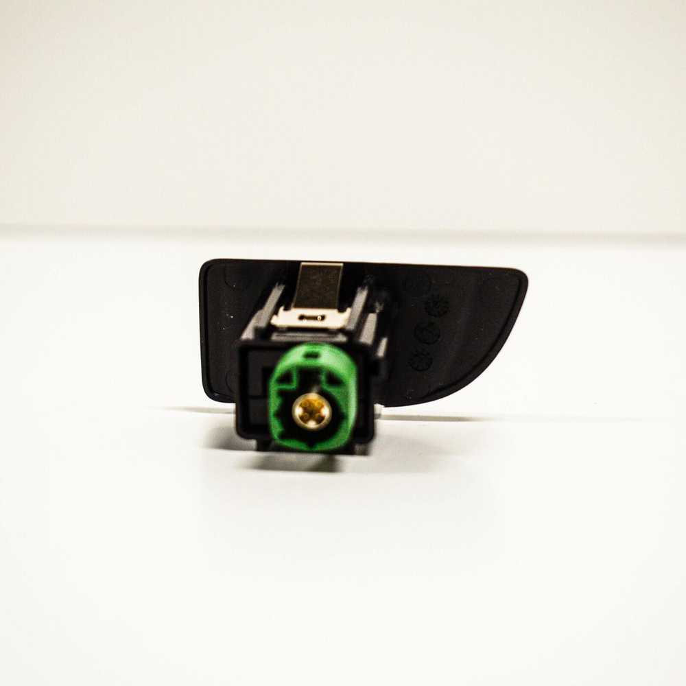 VAG Audi A3 8V Audio pagalbinė lizdo sąsaja Usb prievadas LHD originalus 8V1035726