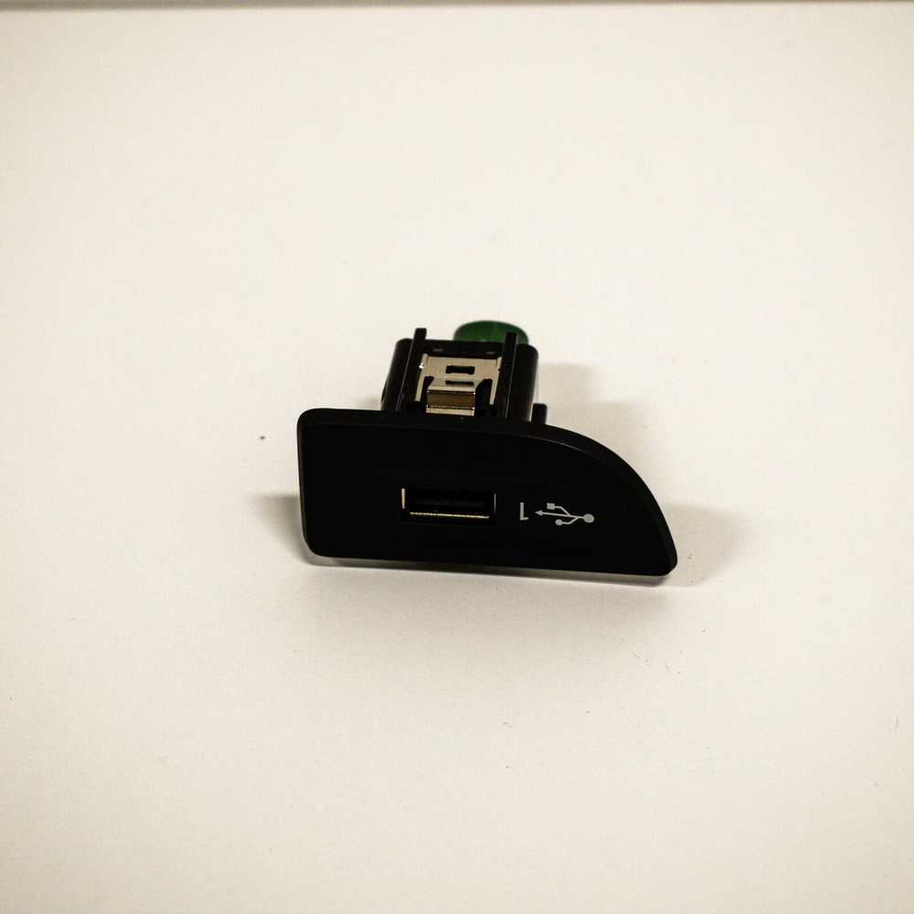 VAG Audi A3 8V Audio pagalbinė lizdo sąsaja Usb prievadas LHD originalus 8V1035726