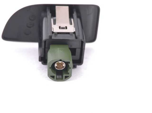 VAG Audi A3 8V Audio pagalbinė lizdo sąsaja Usb prievadas LHD originalus 8V1035726