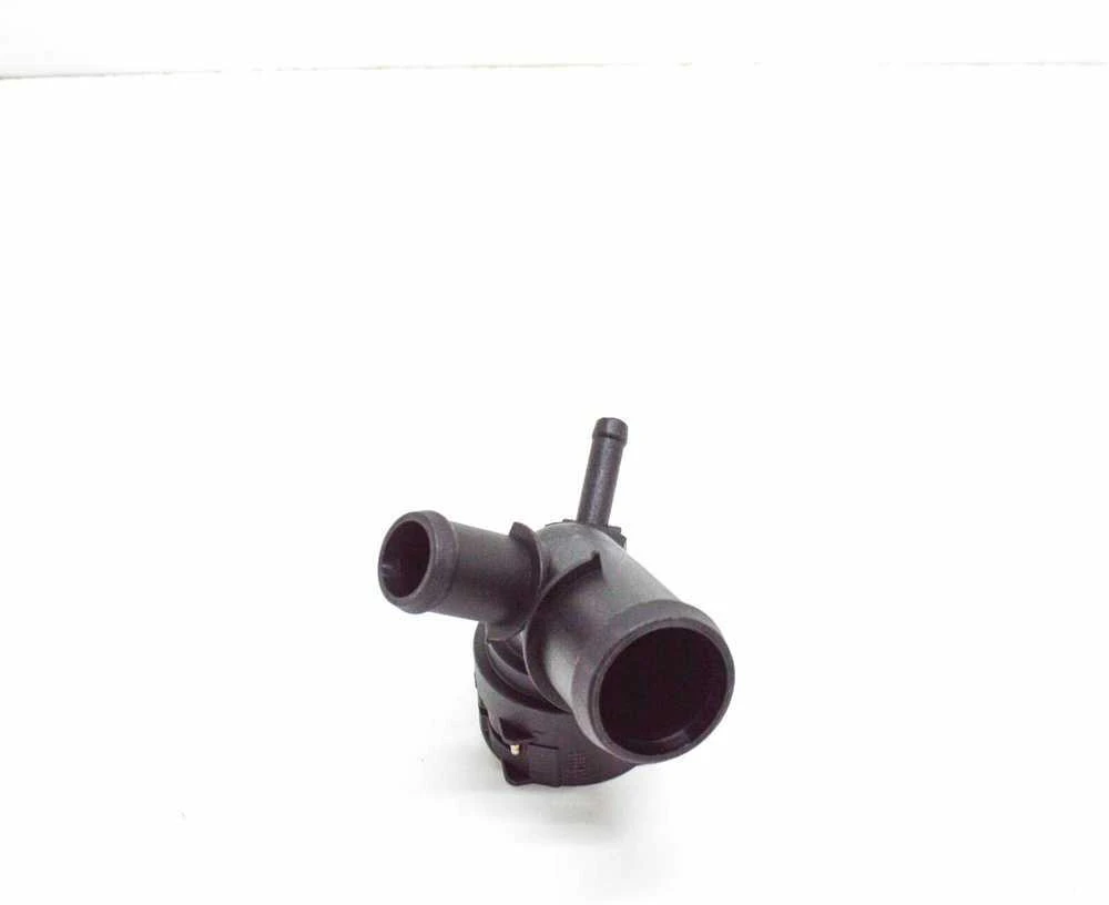 VAG AUDI A3 8V radiatoriaus aušinimo skysčio žarnos adapteris originalus 5Q0122291BL