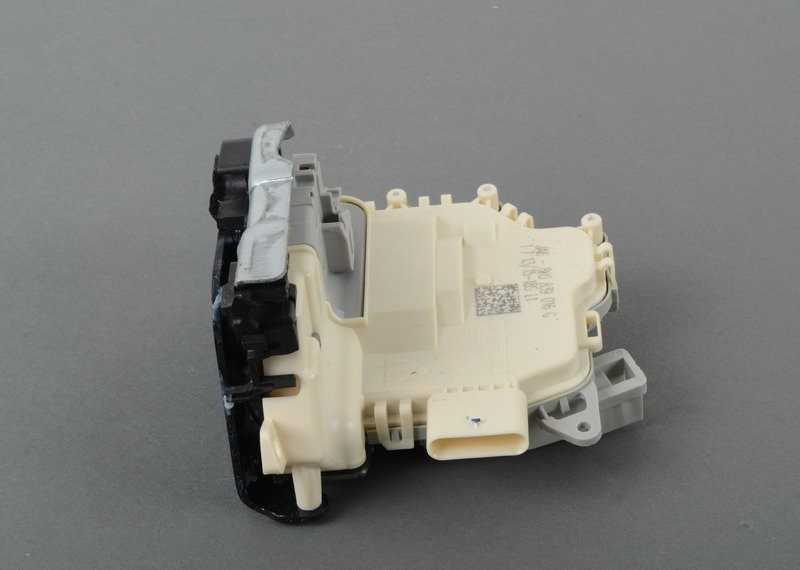 VAG Audi A3 A4 Keleivio galinės spynelės užrakto paleidiklis originalus 8K0839016G