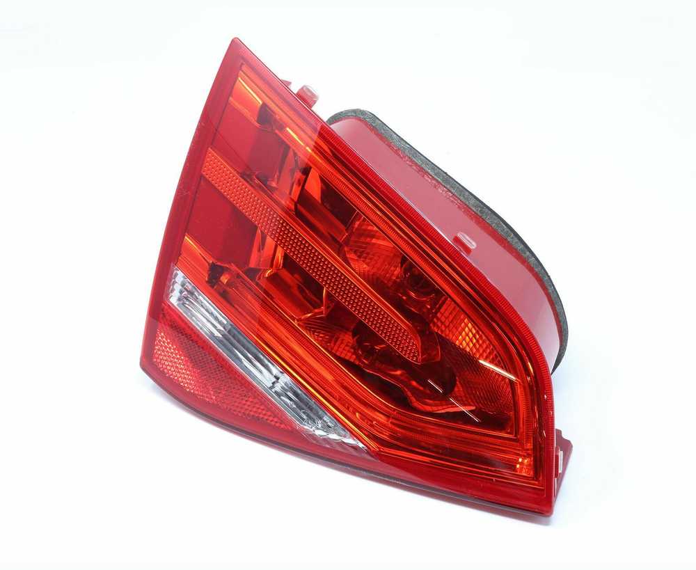 VAG "Audi A3 Cabrio" kairės pusės vidinis galinis žibintas originalus 8P7945093
