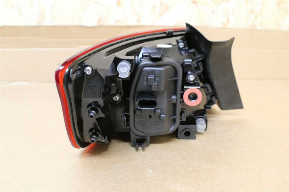 VAG "Audi A3" dešinysis galinis išorinis galinis žibintas originalus 8V4945070