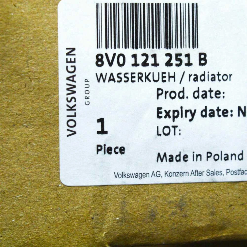 VAG Aušinimo Skysčio Aušintuvas Audi A3 8Y RS3 8V Originalus 8V0121251B