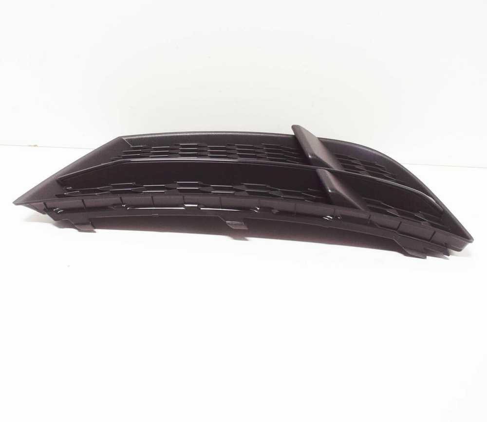 VAG Audi A3 S3 oro kreipiamosios grotelės kairės pusės originalios 8V3807681AB