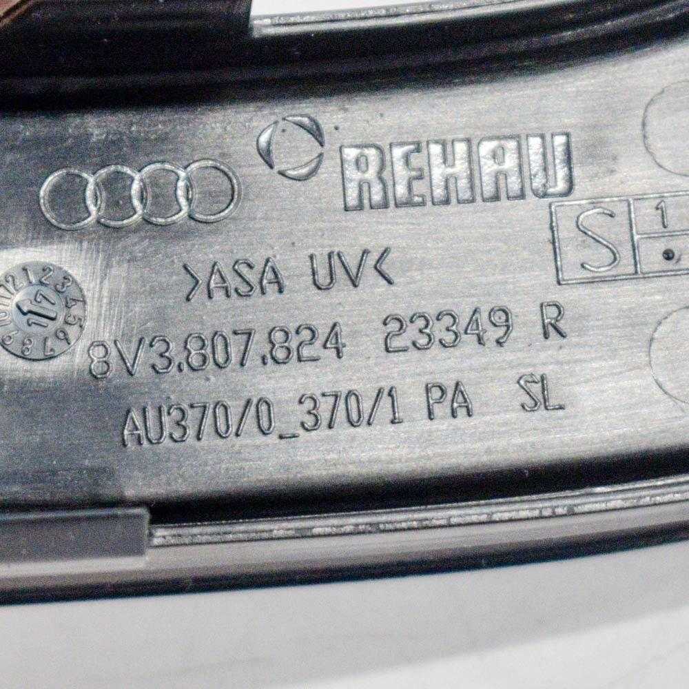 VAG Audi A3 S3 priekinio bamperio dešinės pusės grotelių apdaila originali 8V3807824