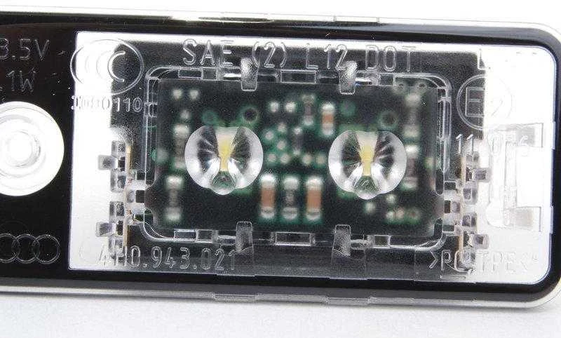 VAG Audi A4 8E B6 B7 / A6 4F LED valstybinio numerio ženklo žibintas kairysis 4H0943021 originalus
