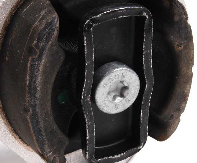 VAG AUDI A4 8EC, B7 Automatinės pavarų dėžės laikiklis originalus 8E0399105HM