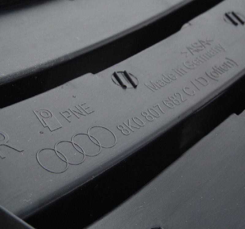 VAG Audi A4 B8 dešiniosios rūko žibintų grotelės S-line originalios 8K0807682CZDE