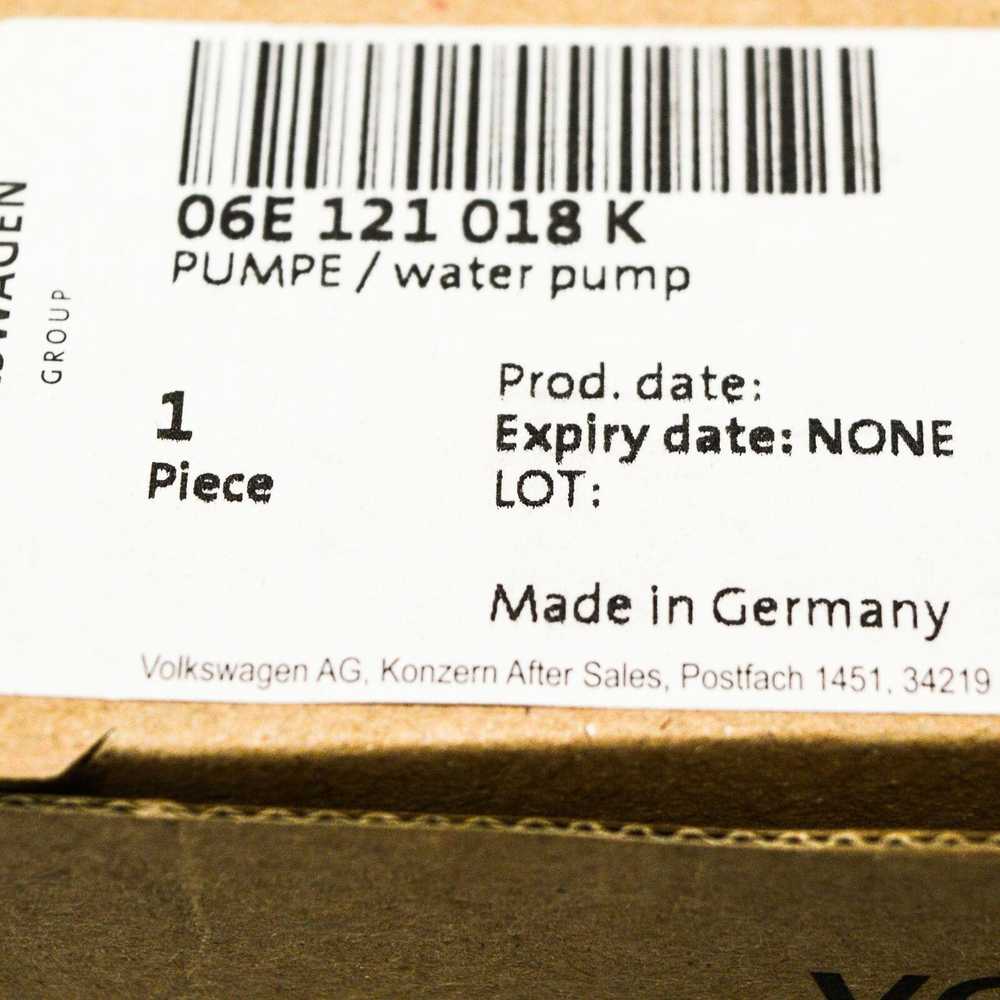 VAG AUDI A4 B8 vandens siurblys originalus 06E121018K