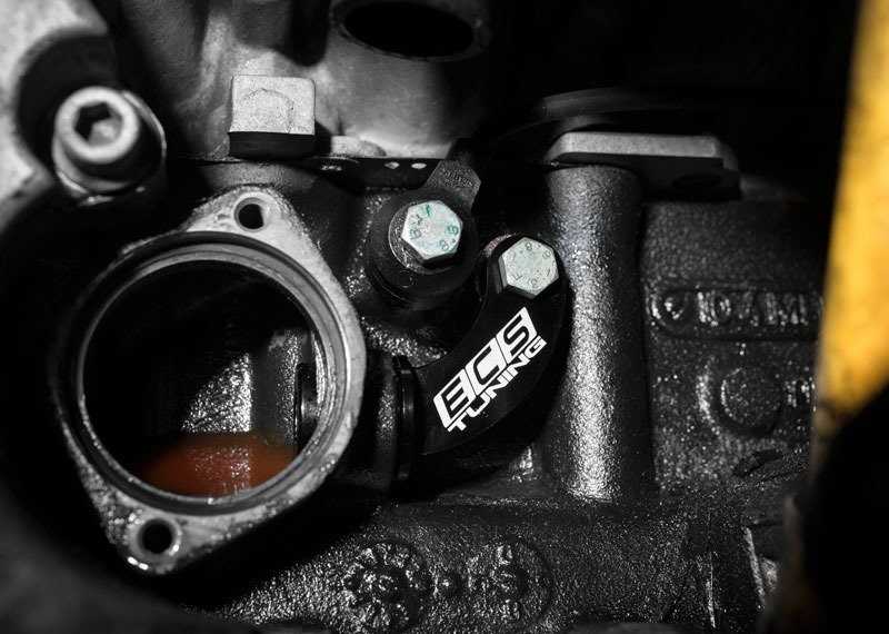 VAG Audi A4 Quattro 2002-2006 Termostato korpuso kištukas originalus 06B103033A