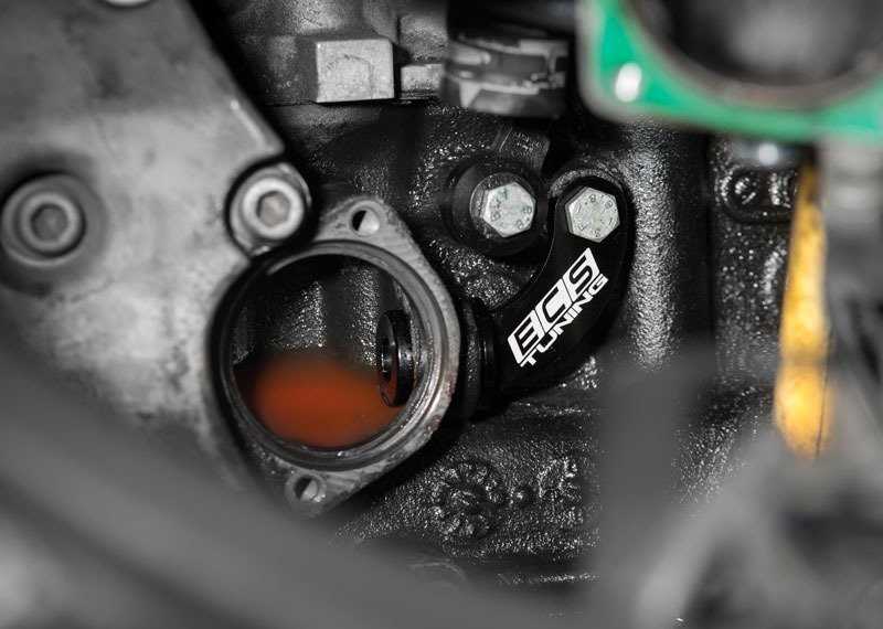 VAG Audi A4 Quattro 2002-2006 Termostato korpuso kištukas originalus 06B103033A