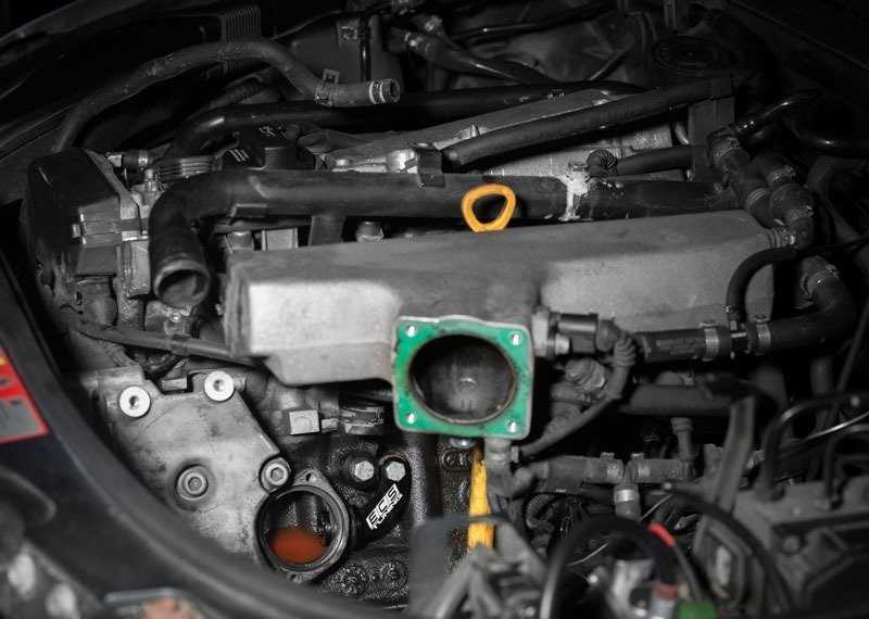 VAG Audi A4 Quattro 2002-2006 Termostato korpuso kištukas originalus 06B103033A