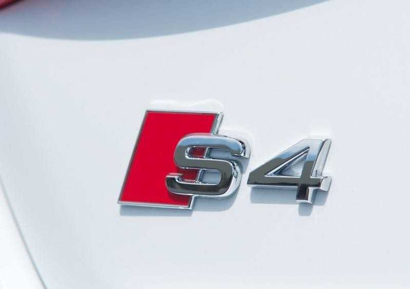 VAG AUDI A4 S4 B8 bagažinės dangtis S4 2015 emblema originali 8D0853737G2ZZ