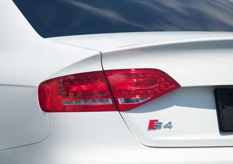 VAG AUDI A4 S4 B8 bagažinės dangtis S4 2015 emblema originali 8D0853737G2ZZ