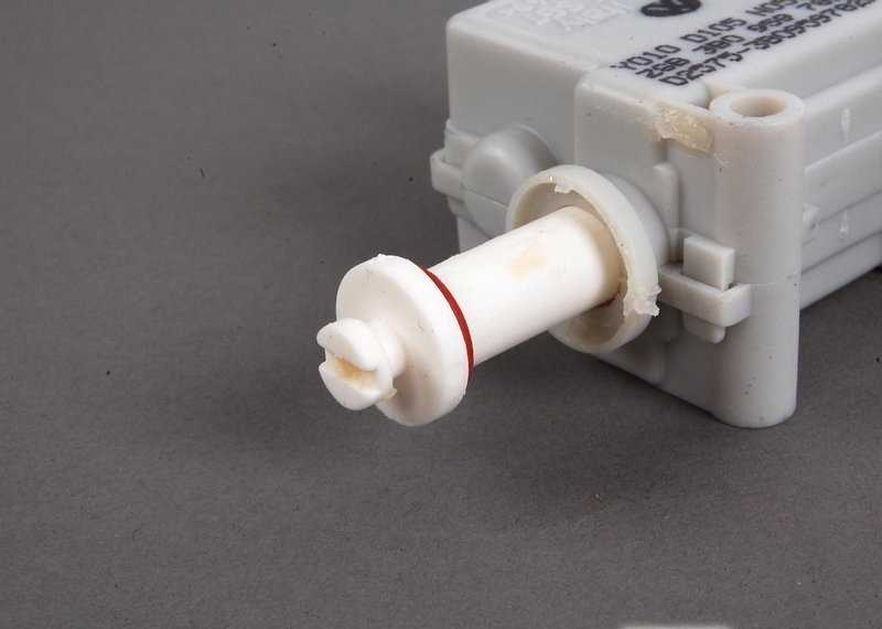 VAG "Audi A6 C6 Q7" pirštinių dėžutės servo užrakto atleidimo variklio solenoidas 3B0959782A originalus
