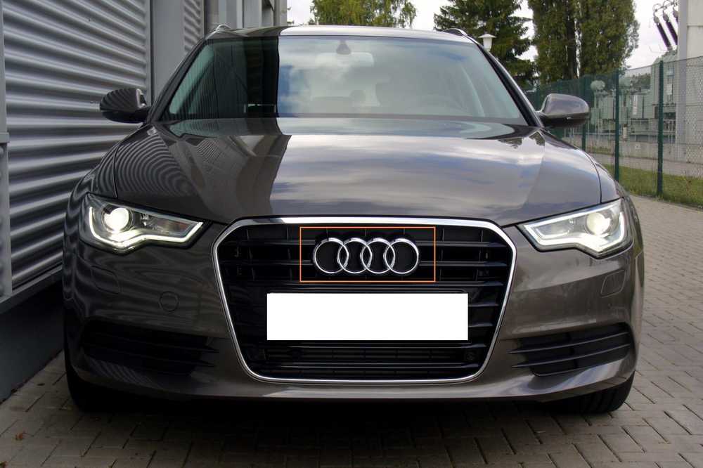 VAG AUDI A6 C7 Priekinių centrinių grotelių žiedo laikiklis juodas originalus 4G0853037A