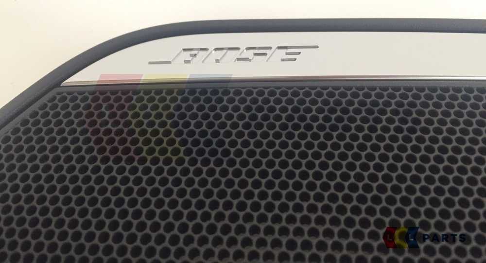 VAG AUDI A7 BOSE N/S kairės pusės galinių durelių juodas garsiakalbio dangtelis 4G8035435A4PK originalus