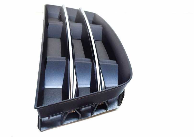 VAG AUDI B9 A4 16-18 priekinis bamperis apatinis kairysis N/S oro kreipiančiosios grotelės chromuotos originalios 8W0807681RRU6