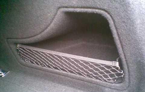 VAG "Audi" dešinės pusės bagažo laikymo tinklas originalus 8T08617104PK