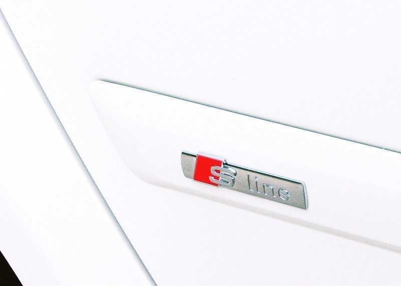 VAG AUDI NAUJA ORIGINALI A1 A3 A4 A5 A6 A7 A8 Q5 Q7 TT S-LINE EMBLEMA 8N0853601A