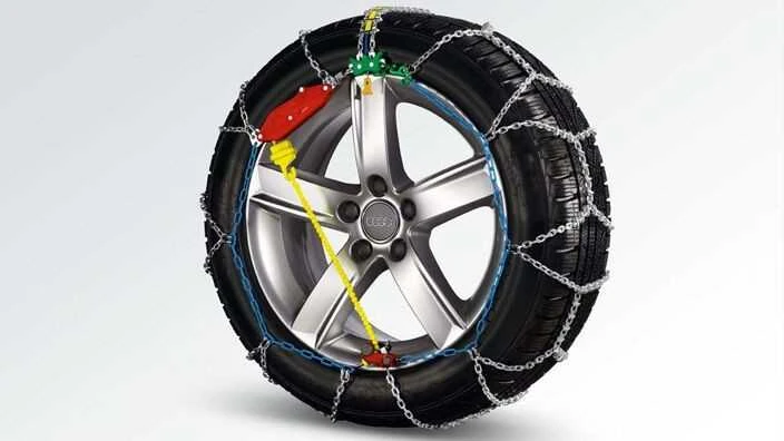 VAG Audi Priedai A3 A4 A5 A6 225/55 R16 215/55 R17 Sniego grandinės 4F0091365 Originalios