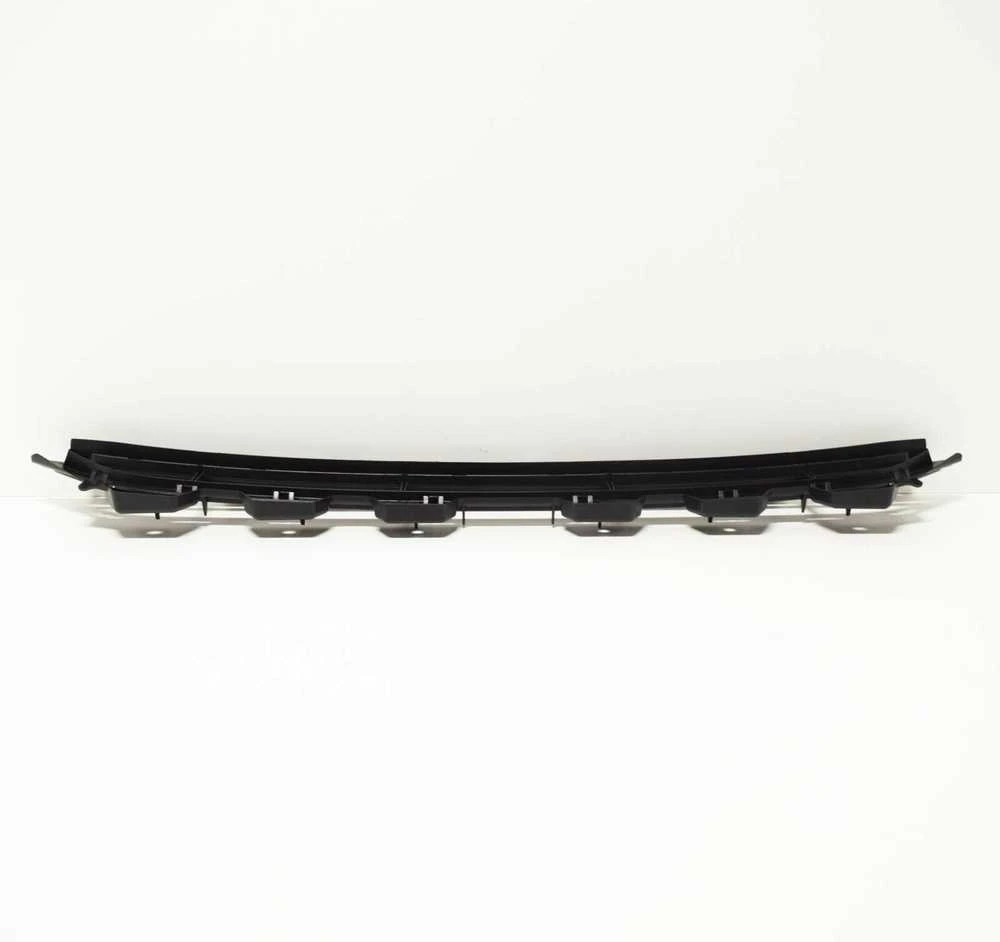VAG AUDI priekinio bamperio apatinės centrinės grotelės 8U0807683D4U8